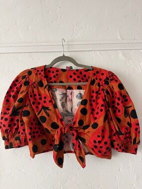 Farm Rio linen crop tie top with abstract strawberry print. Size large.